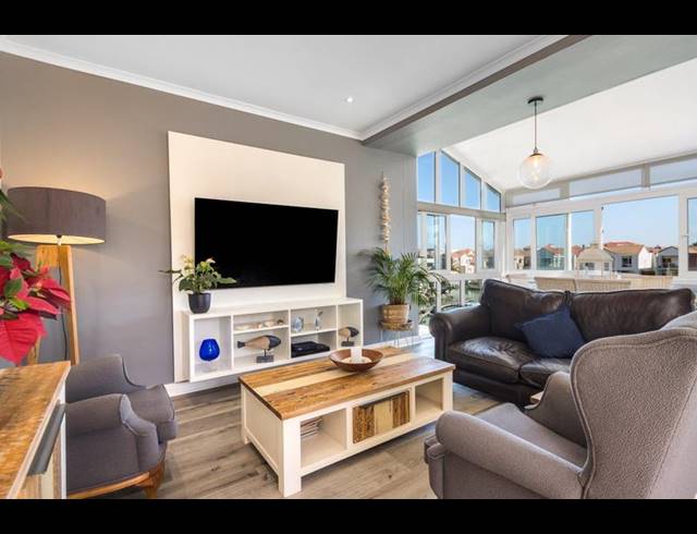 3 BEDROOM APARTMENT FOR SALE IN HARBOUR ISLAND